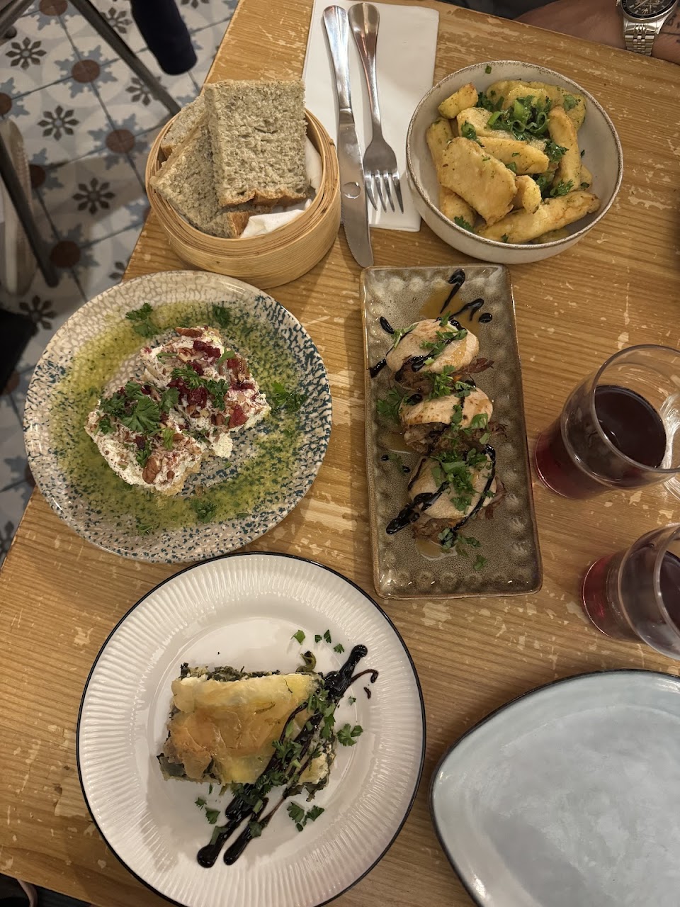 Tarte tatin au chèvre — ESPERANTO Lyon 2 Cordeliers - Restaurant Cuisine du Monde